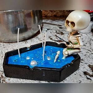 Cast iron coffin candle with skull fishing